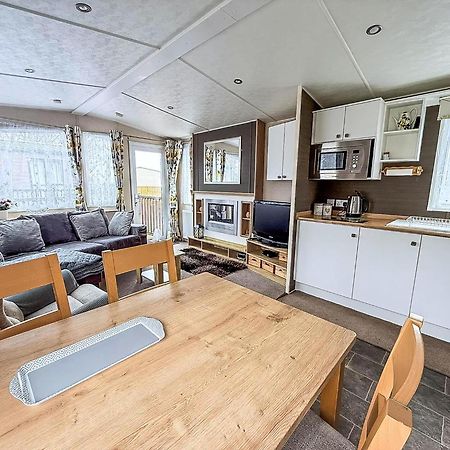 Brilliant Caravan With A Partial Sea View In Suffolk Ref 32026Az Lowestoft Exterior photo