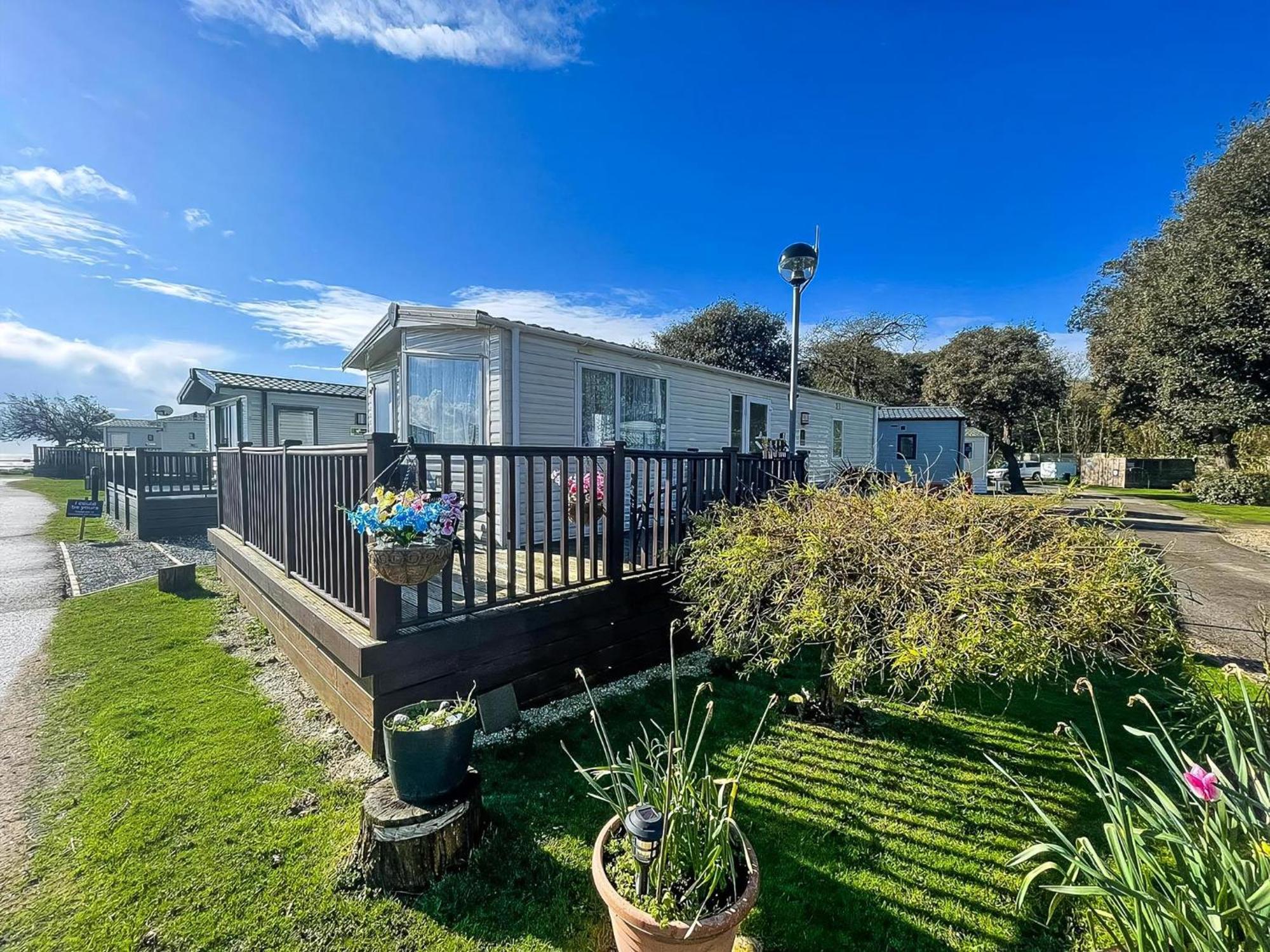Brilliant Caravan With A Partial Sea View In Suffolk Ref 32026Az Lowestoft Exterior photo