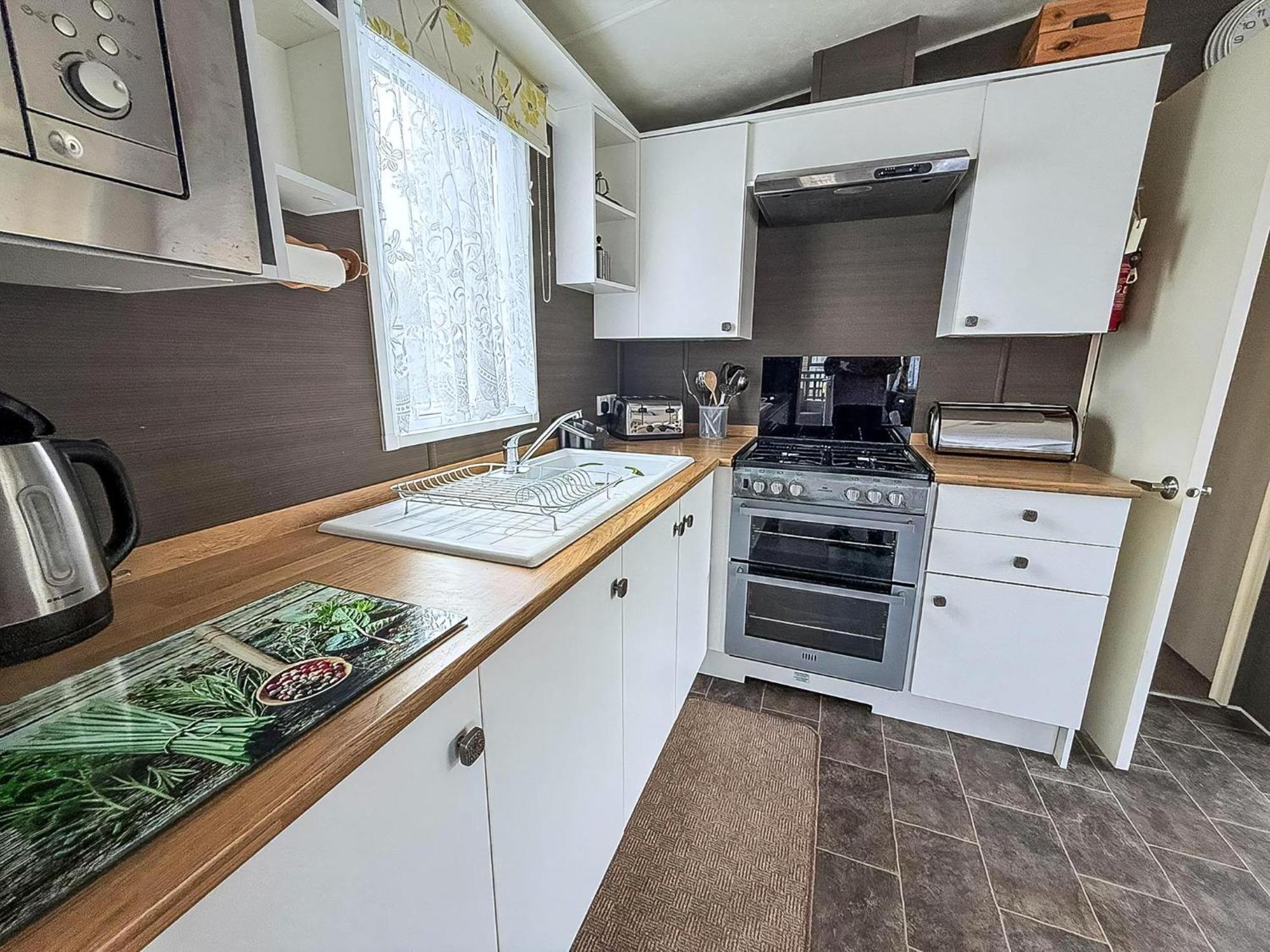 Brilliant Caravan With A Partial Sea View In Suffolk Ref 32026Az Lowestoft Exterior photo
